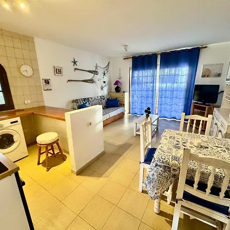 One-bedroom With Pool At Bounganvillas San Eugenio Апартаменты